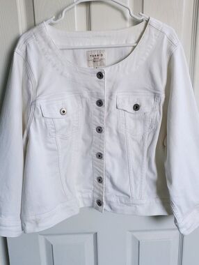 Torrid White Denim Jacket Scoop Neck Big Buttons Pockets Size 4